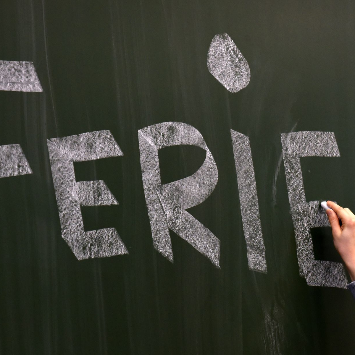Als erste starten die Kinder in drei ostdeutschen Bundesländern. (Symbolbild) - Foto: Ralf Hirschberger/dpa