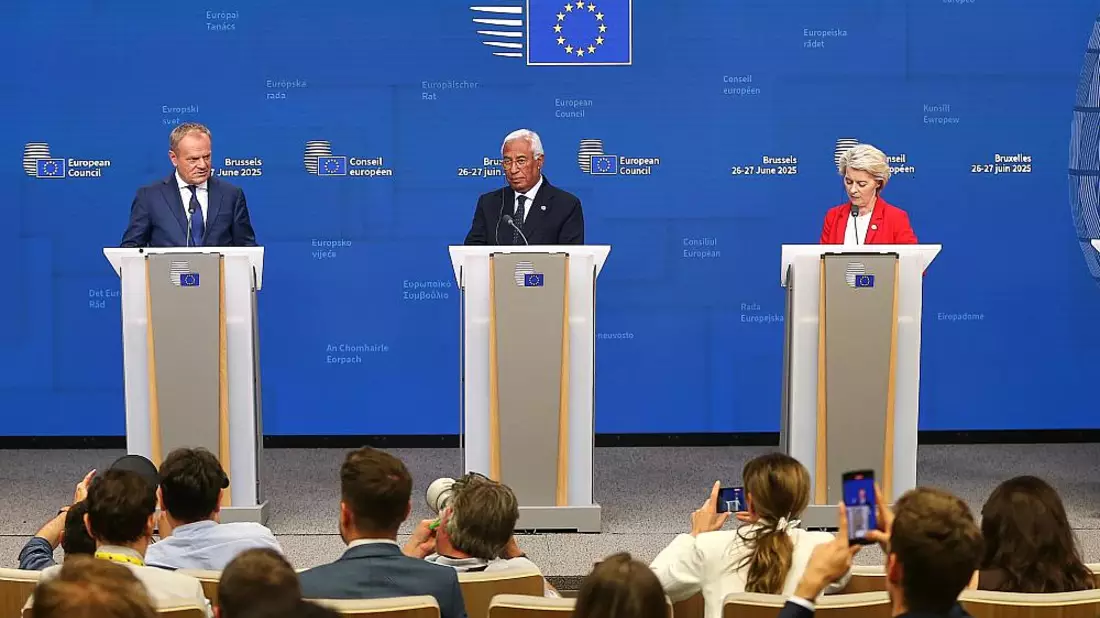 Donald Tusk, António Costa, Ursula von der Leyen am 27.06.2025 - Bild: über dts Nachrichtenagentur