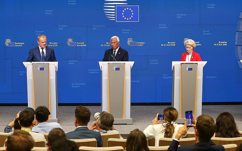 Donald Tusk, António Costa, Ursula von der Leyen am 27.06.2025 - Foto: über dts Nachrichtenagentur