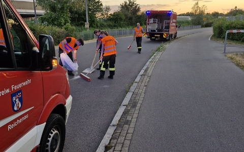 FW Reichenau: PKW verliert auf dem gesamten Gemeindegebiet Betriebsstoffe, Reichenau, 26.06.2025 - Foto: presseportal.de
