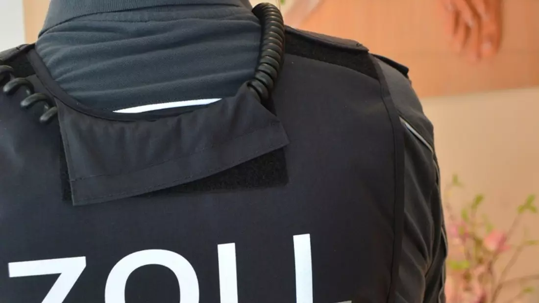 HZA-MS: Déjà-vu für den Zoll bei Wiederholungskontrolle in Nagelstudio / Wieder illegale Beschäftigung in Nagelstudio im Kreis Borken - Bild: presseportal.de