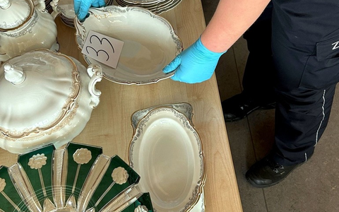 HZA-SI: Vorsicht zerbrechlich - Kleintransporter bis unters Dach voll mit unverzolltem Porzellan - Foto: presseportal.de