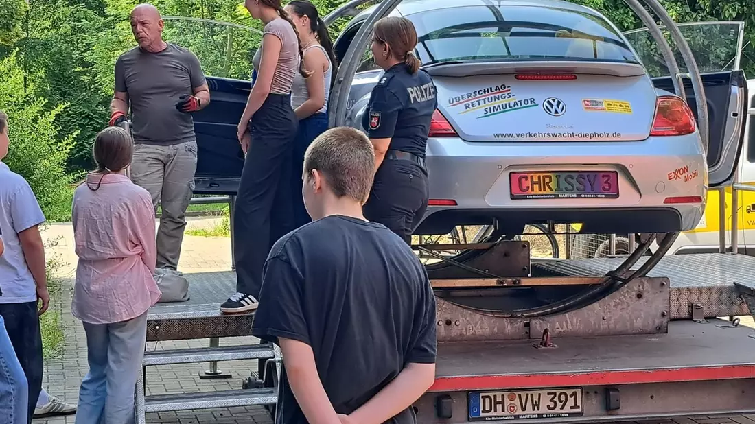 POL-DH: --- Syke - Verkehrssicherheitswoche am Gymnasium - Aufklärung mit Simulator und Experten --- - Bild: presseportal.de