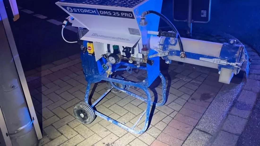 POL-DO: Wem gehört diese Baumaschine? Festnahme nach Diebstahlversuch einer Baumaschine an der Kreuzung Westfaliastraße/ Sunderweg. - Bild: presseportal.de