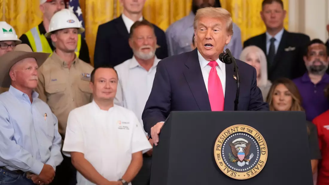 US-Präsident Donald Trump hatte eine unterzeichnete Vereinbarung mit China erwähnt, jedoch viele Fragen offengelassen. - Bild: Mark Schiefelbein/AP/dpa