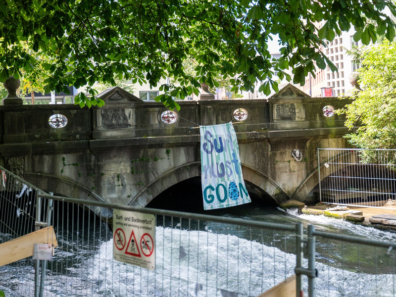 Seit dem Unfalltod einer Surferin am 17. April war die Eisbachwelle in München gesperrt.  - Foto: Leonie Asendorpf/dpa
