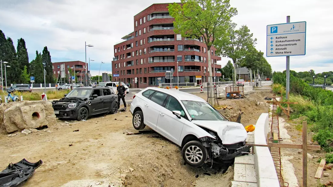 POL-ME: Gas mit Bremse verwechselt? Senior verursacht schweren Verkehrsunfall - 2506125 - Bild: presseportal.de