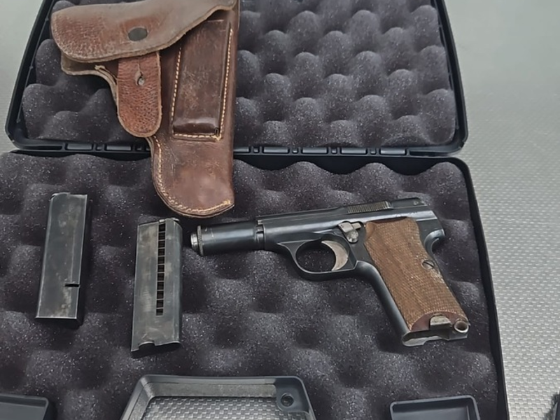 Bundespolizeidirektion München: Mit Pistole im Gepäck: Bundespolizei stoppt Reisenden am Flughafen München - Foto: presseportal.de