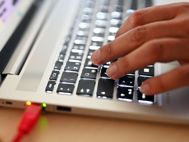 Die Wirtschaft muss ihren Personalbedarf in der Informationstechnologie mehr und mehr aus dem Ausland decken (Archivbild).  - Foto: Uli Deck/dpa