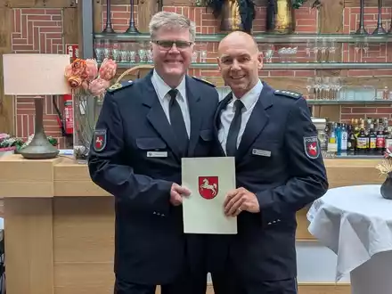 POL-OLD: KORREKTUR +++ Leitender Polizeidirektor Wilfried Grieme in den Ruhestand verabschiedet +++ Polizeipräsident Sagehorn würdigt Verdienste des scheidenden Leiters der Inspektion in Delmenhorst +++ - Foto: presseportal.de