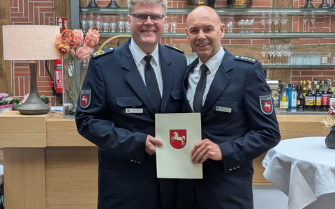 POL-OLD: KORREKTUR +++ Leitender Polizeidirektor Wilfried Grieme in den Ruhestand verabschiedet +++ Polizeipräsident Sagehorn würdigt Verdienste des scheidenden Leiters der Inspektion in Delmenhorst +++ - Foto: presseportal.de
