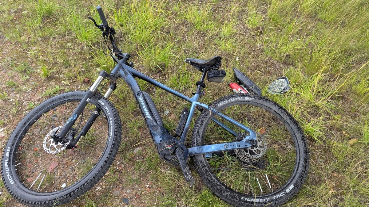 POL-STD: Apensen: Pedelec-Fahrer von Auto angefahren - Fahrzeug flüchtete - Foto: presseportal.de