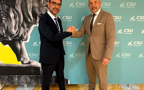 Bund und Freistaat im engen Schulterschluss: Holetschek und Hoffmann fordern Tempo und Entschlossenheit bei der Umsetzung des Politikwechsels - Foto: presseportal.de