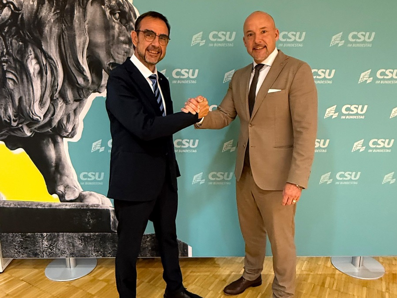 Bund und Freistaat im engen Schulterschluss: Holetschek und Hoffmann fordern Tempo und Entschlossenheit bei der Umsetzung des Politikwechsels - Foto: presseportal.de