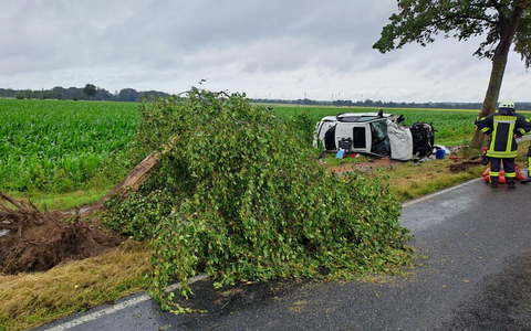 POL-STD: Harsefeld: Überholmanöver missglückt - Autofahrer schwer verletzt - Foto: presseportal.de POL-STD: Harsefeld: Überholmanöver missglückt - Autofahrer schwer verletzt - Foto: presseportal.de