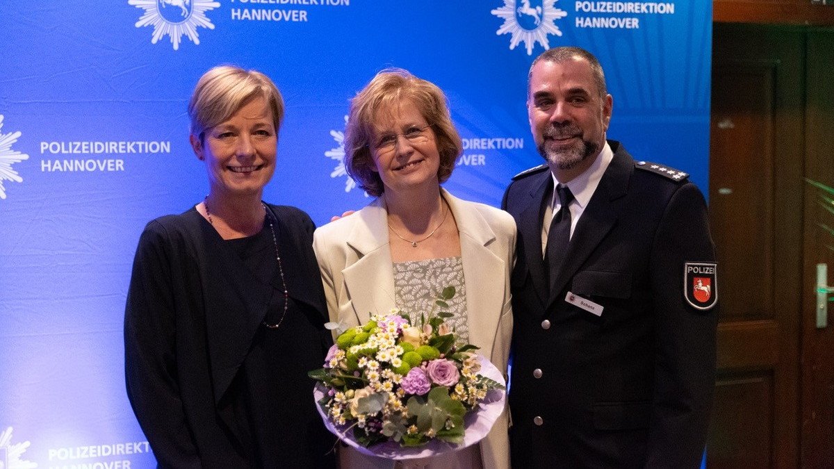 POL-H: Führungswechsel in Lehrte: Erster Polizeihauptkommissar Olaf Schanz übernimmt Leitung des Polizeikommissariats - Bisherige Leiterin Ina Nentwig in Ruhestand verabschiedet - Foto: presseportal.de