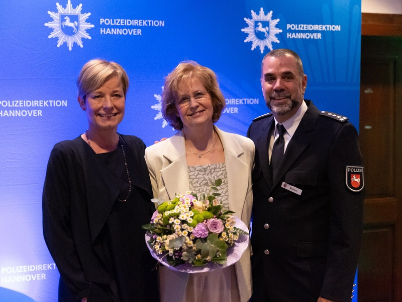 POL-H: Führungswechsel in Lehrte: Erster Polizeihauptkommissar Olaf Schanz übernimmt Leitung des Polizeikommissariats - Bisherige Leiterin Ina Nentwig in Ruhestand verabschiedet - Foto: presseportal.de