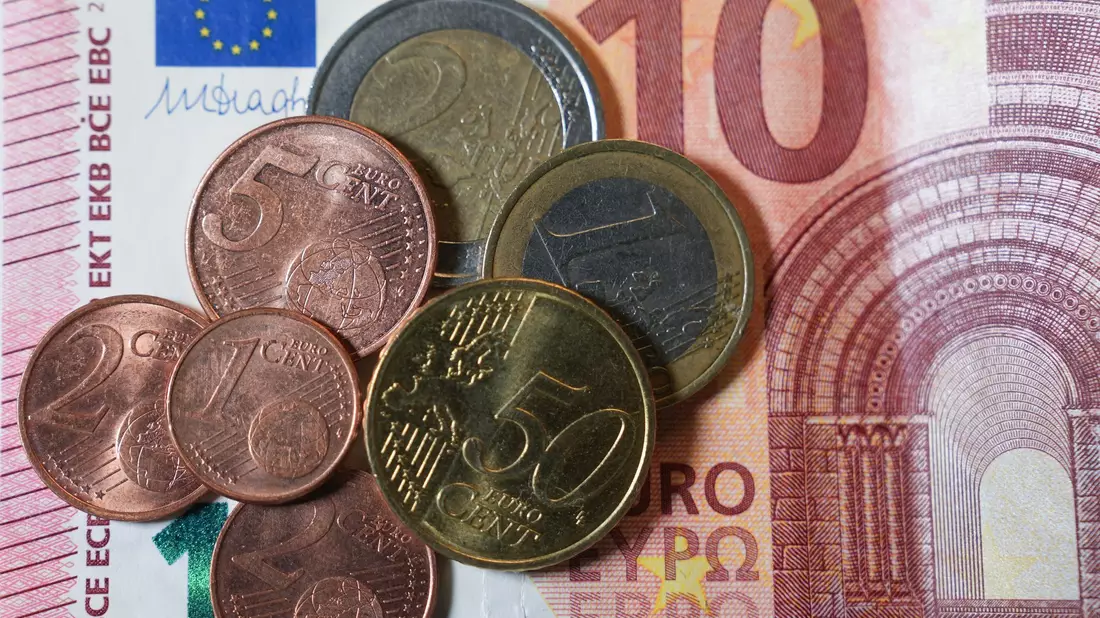 Der Mindestlohn in Deutschland steigt auf 14,60 Euro. - Bild: Marcus Brandt/dpa