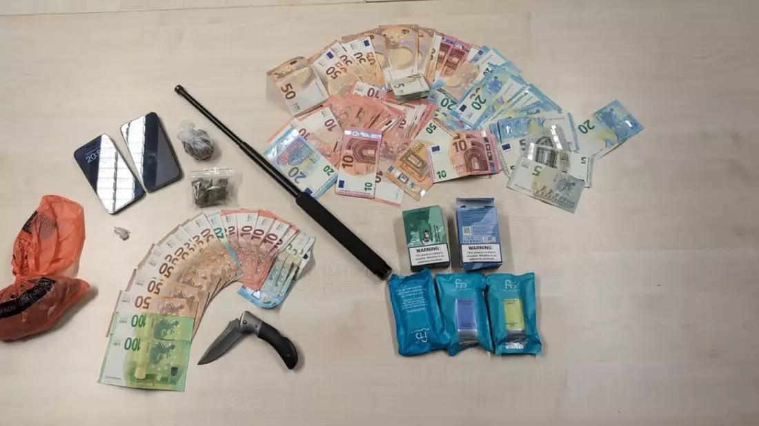 POL-K: 250627-4-K Brennpunktteam Kalk im Einsatz - Drogen, Bargeld und gefährliche Gegenstände sichergestellt - Bild: presseportal.de