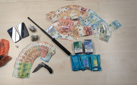 POL-K: 250627-4-K Brennpunktteam Kalk im Einsatz - Drogen, Bargeld und gefährliche Gegenstände sichergestellt - Foto: presseportal.de