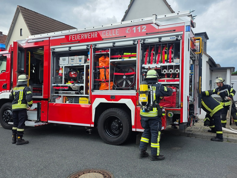 FW Celle: Rauchentwicklung aus einem Dach - Foto: presseportal.de