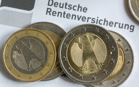 Für die Rentnerinnen und Rentner gibt es höhere Bezüge. (Archivbild) - Foto: Fernando Gutierrez-Juarez/dpa Für die Rentnerinnen und Rentner gibt es höhere Bezüge. (Archivbild) - Foto: Fernando Gutierrez-Juarez/dpa