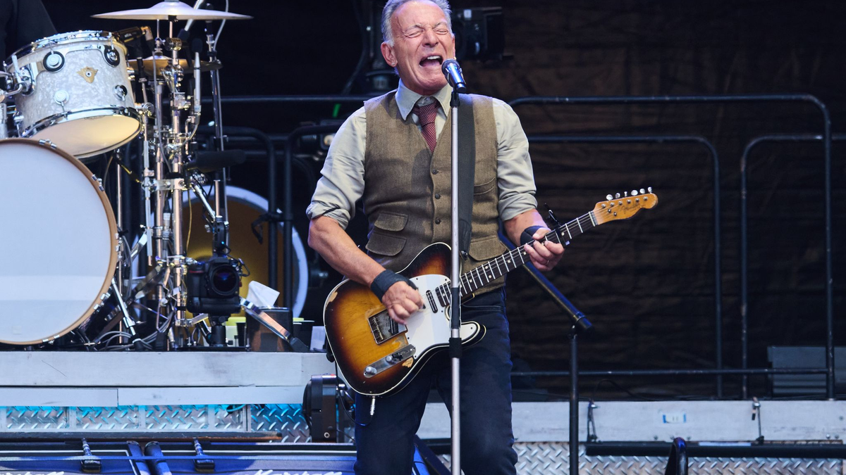 Tausende Fans sind bei dem Konzert von Bruce Springsteen in Gelsenkirchen. (Archivbild) - Foto: Annette Riedl/dpa