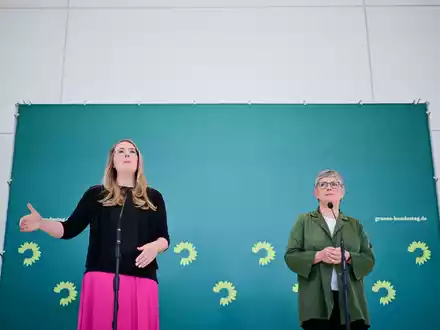 Das Bild der alltagsfernen Elite-Partei verfange, schreiben die Fraktionsvorsitzenden Katharina Dröge und Britta Haßelmann in einem internen Strategiepapier.  - Foto: Sebastian Gollnow/dpa
