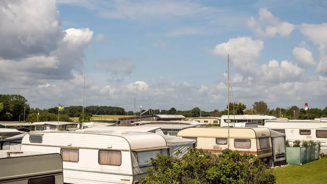 Oft kämpfen Camper gegen das Funkloch. (Foto-Archiv) - Bild: Frank Hammerschmidt/dpa