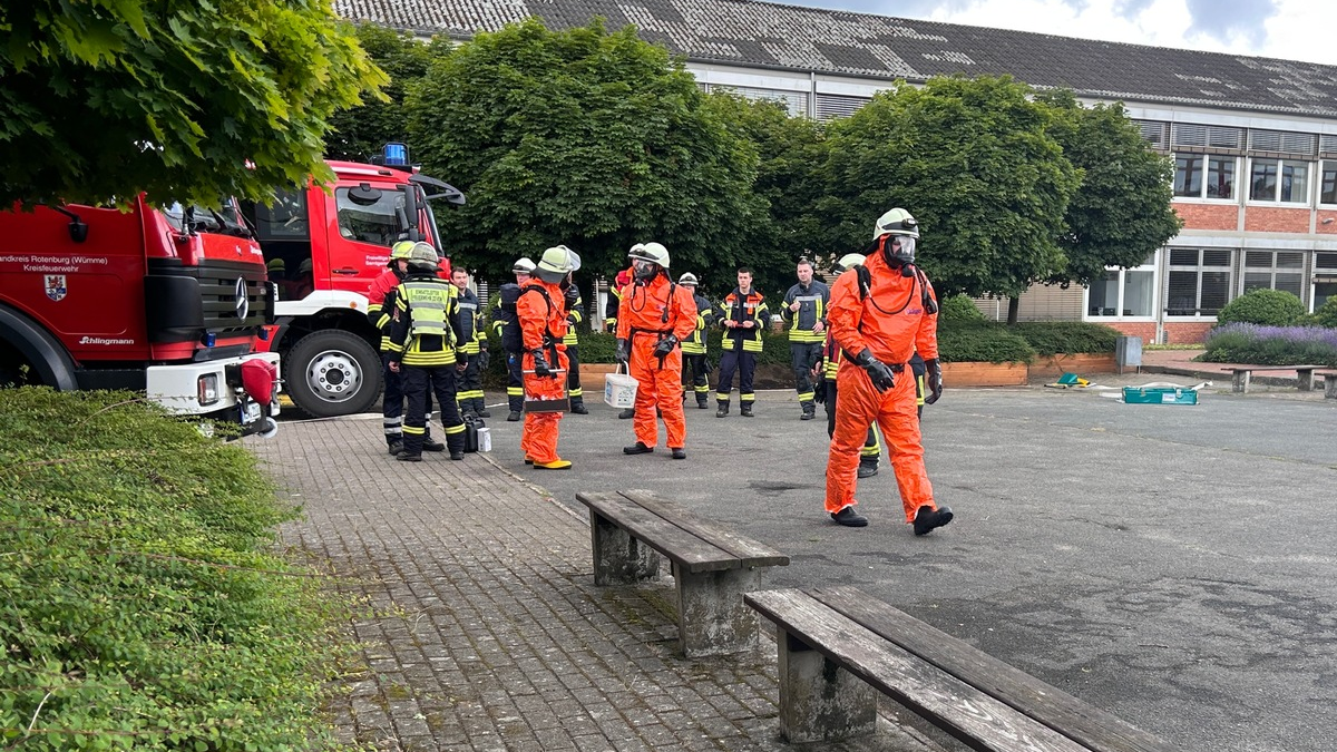 FW-ROW: Gefahrstoffeinsatz an Berufsbildender Schule in Zeven - Foto: presseportal.de