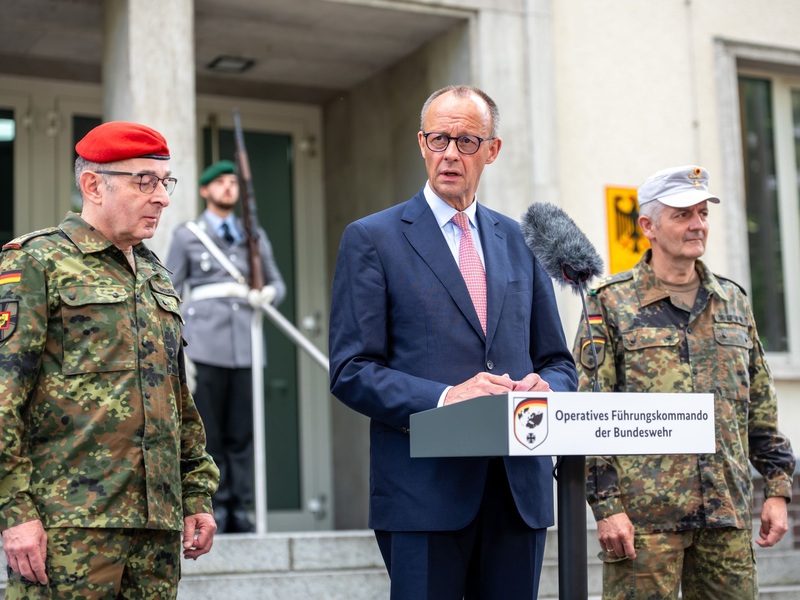 Kanzler Merz warnt vor falschem Sicherheitsgefühl und verlang mehr Verteidigungsanstrengungen. - Foto: Michael Kappeler/dpa-Pool/dpa