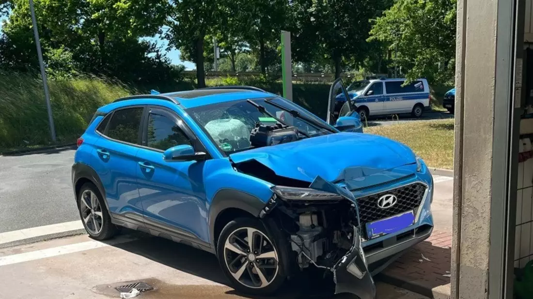LPI-EF: Teure Autowäsche - Gas mit Bremse verwechselt - Bild: presseportal.de