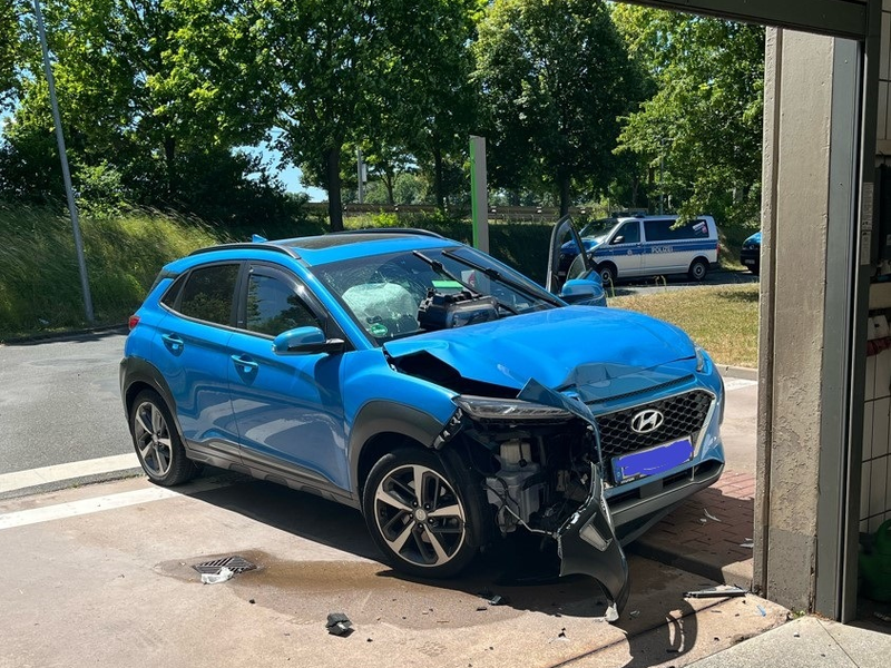 LPI-EF: Teure Autowäsche - Gas mit Bremse verwechselt - Foto: presseportal.de