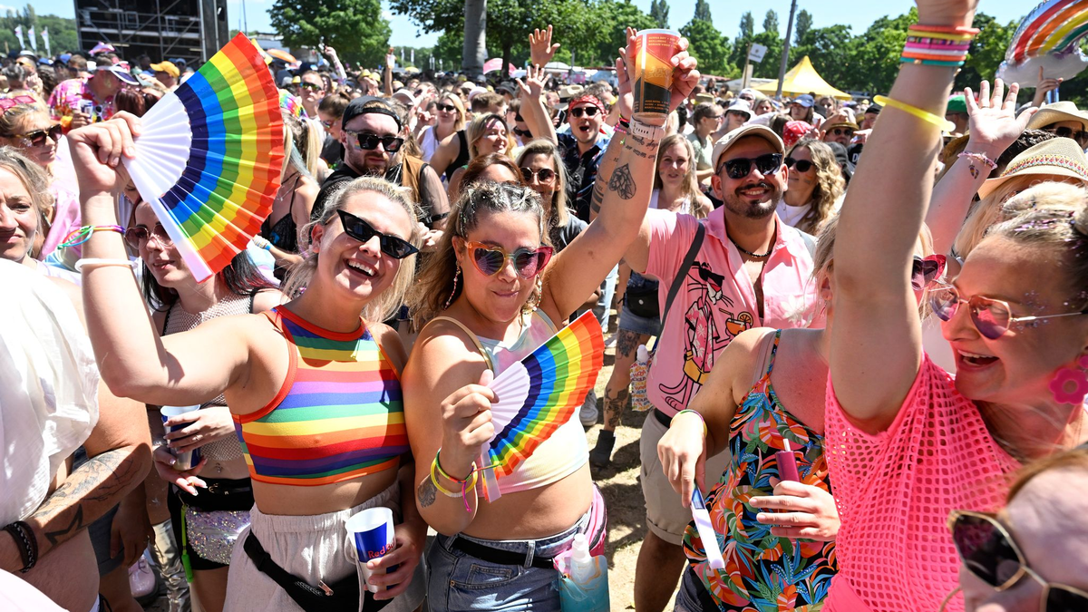 Eine Verfechterin der freien Liebe: Sängerin Mia Julia. - Foto: Roberto Pfeil/dpa