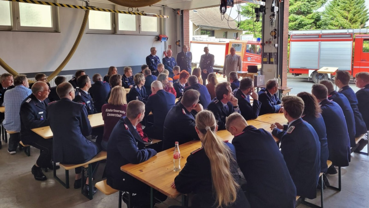 FW Helmstedt: Manuel Schrader ist neuer Chef der Emmerstedter Feuerwehr - Foto: presseportal.de