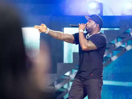 50 Cent, der mit bürgerlichem Namen Curtis Jackson heißt, gilt als einer der erfolgreichsten Rapper der Welt und spielte auch schon in mehreren Filmen mit. - Foto: Michael Matthey/dpa