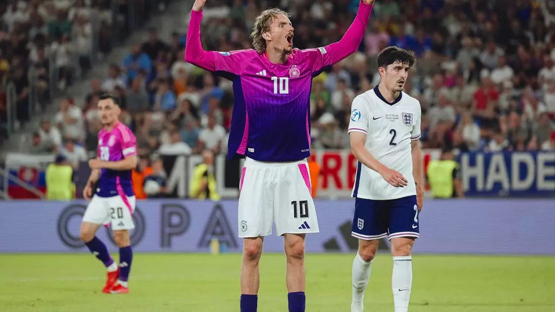 Die U21 jubelt über das 2:2. - Bild: Robert Nemeti/dpa