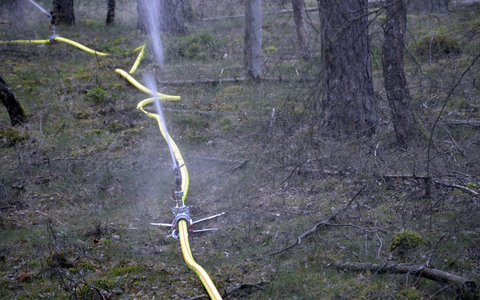 FW Lüchow-Dannenberg: +++ Waldbrandübung in Lüchow-Dannenberg +++ Feldbrand bei Clenze breitet sich aus +++ Insgesamt 8ha Waldgebiet betroffen +++ Feuerwehr hat Probleme mit engen und zugewachsenen Wegen +++ - Foto: presseportal.de