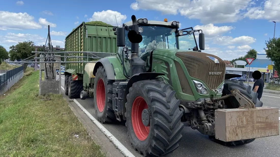 POL-PILAN: Traktor missachtet Durchfahrtsbeschränkung - Bild: presseportal.de