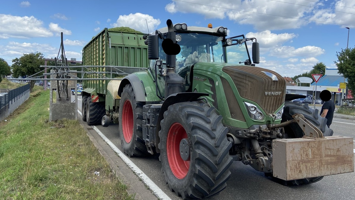 POL-PILAN: Traktor missachtet Durchfahrtsbeschränkung - Foto: presseportal.de