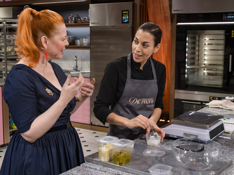 Enie van de Meiklokjes Theresa Das grosse Backen - Die Profis - Foto: Joyn/Claudius Pflug, presseportal.de