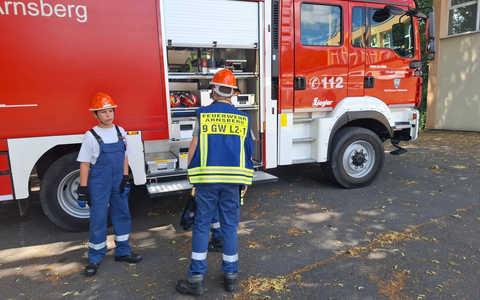 FW-AR: Jahresübung der Jugendfeuerwehr Arnsberg: Einsatz unter realistischen Bedingungen - Foto: presseportal.de