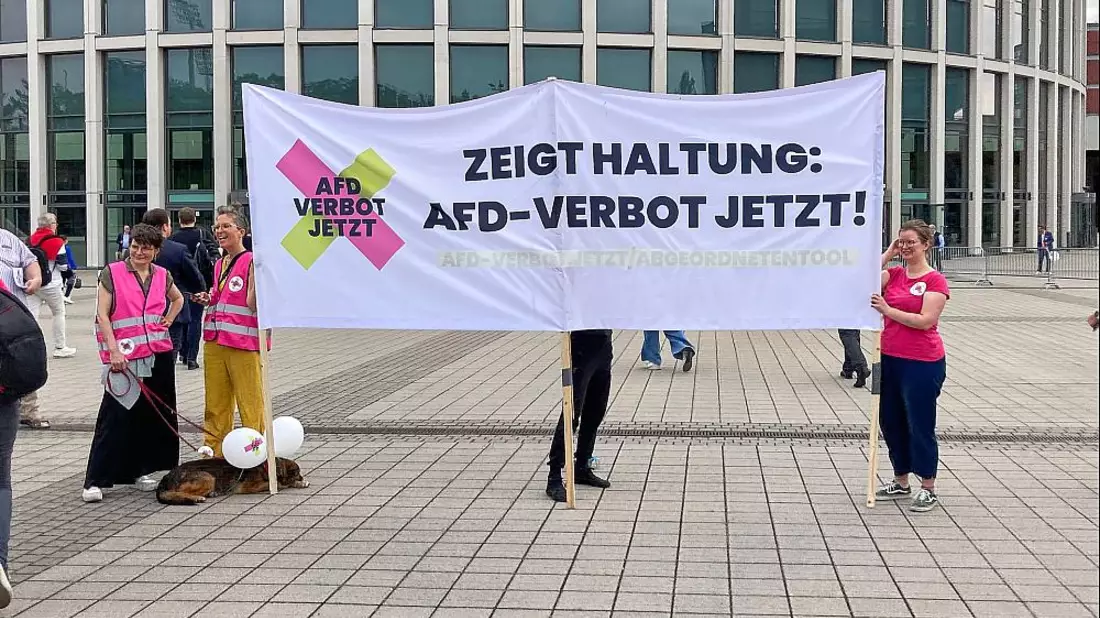Protest für AfD-Verbot am Rande des SPD-Parteitags am 28.06.2025 - Bild: über dts Nachrichtenagentur
