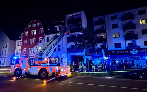 FW Hannover: Küchenbrand: Feuerwehr rettet Person aus brennender Wohnung - Foto: presseportal.de