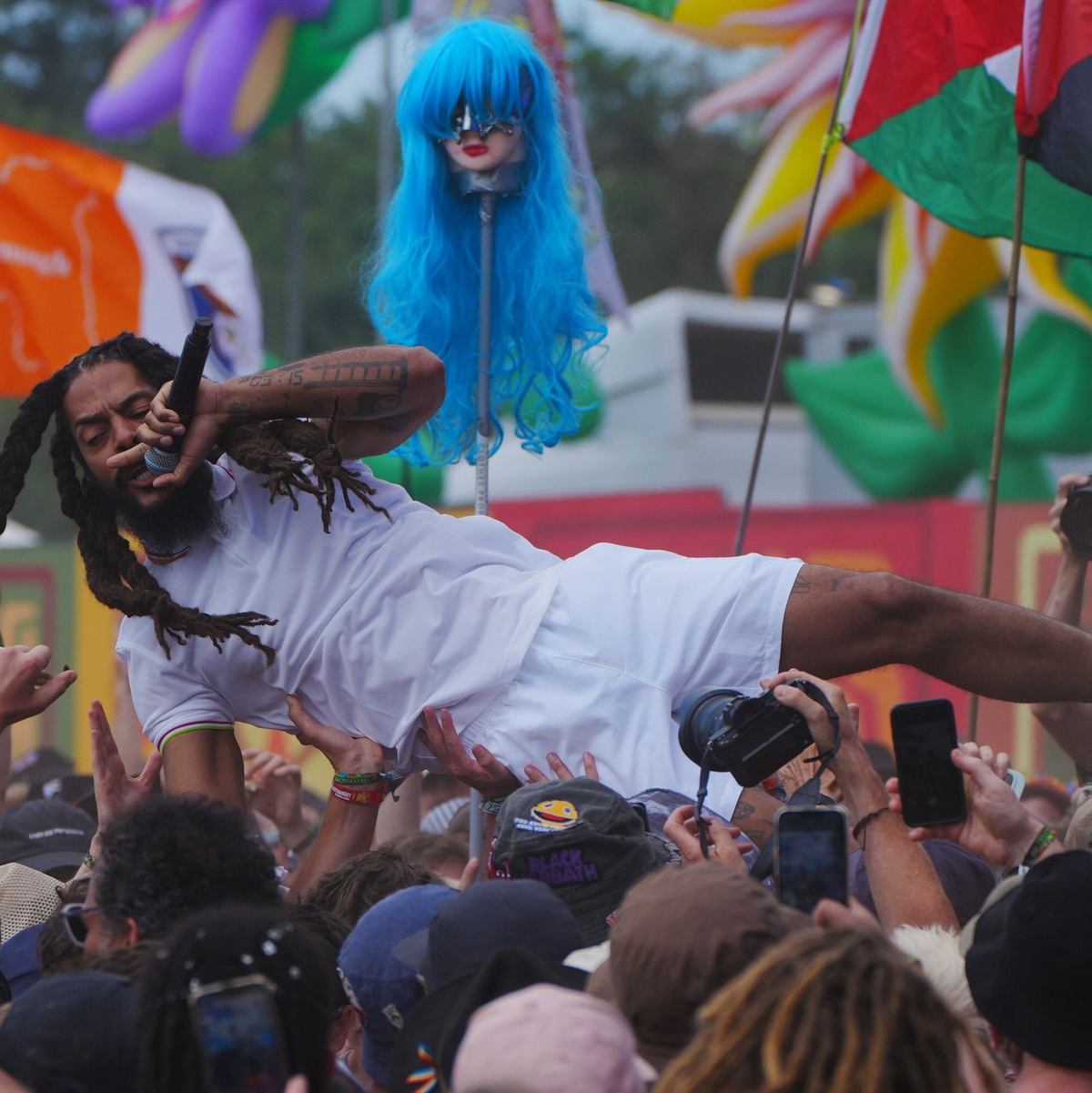 Die Band veröffentliche selbst Szenen ihres Auftritts im Internet. - Foto: Ben Birchall/PA Wire/dpa