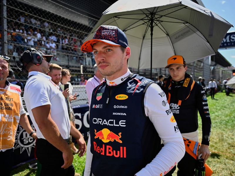 Es war nur ein kurzer Auftritt für Max Verstappen.  - Foto: Denes Erdos/AP POOL/AP/dpa