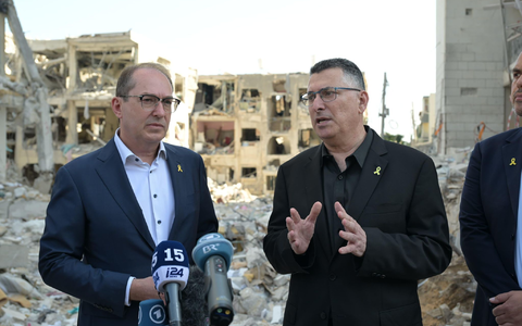 Innenminister Dobrindt stellt sich hinter die Angriffe Israels auf die iranischen Atomanlagen - Foto: Schlomi Amsalem/Government Press Office/dpa