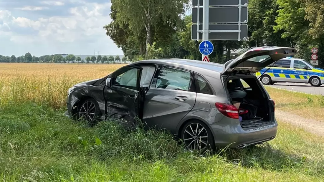 POL-MG: Rotlicht missachtet - Verkehrsunfall mit einer Schwerverletzten - Bild: presseportal.de