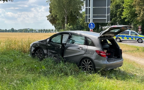 POL-MG: Rotlicht missachtet - Verkehrsunfall mit einer Schwerverletzten - Foto: presseportal.de