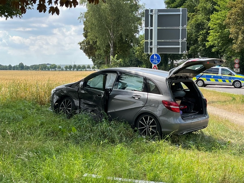 POL-MG: Rotlicht missachtet - Verkehrsunfall mit einer Schwerverletzten - Foto: presseportal.de